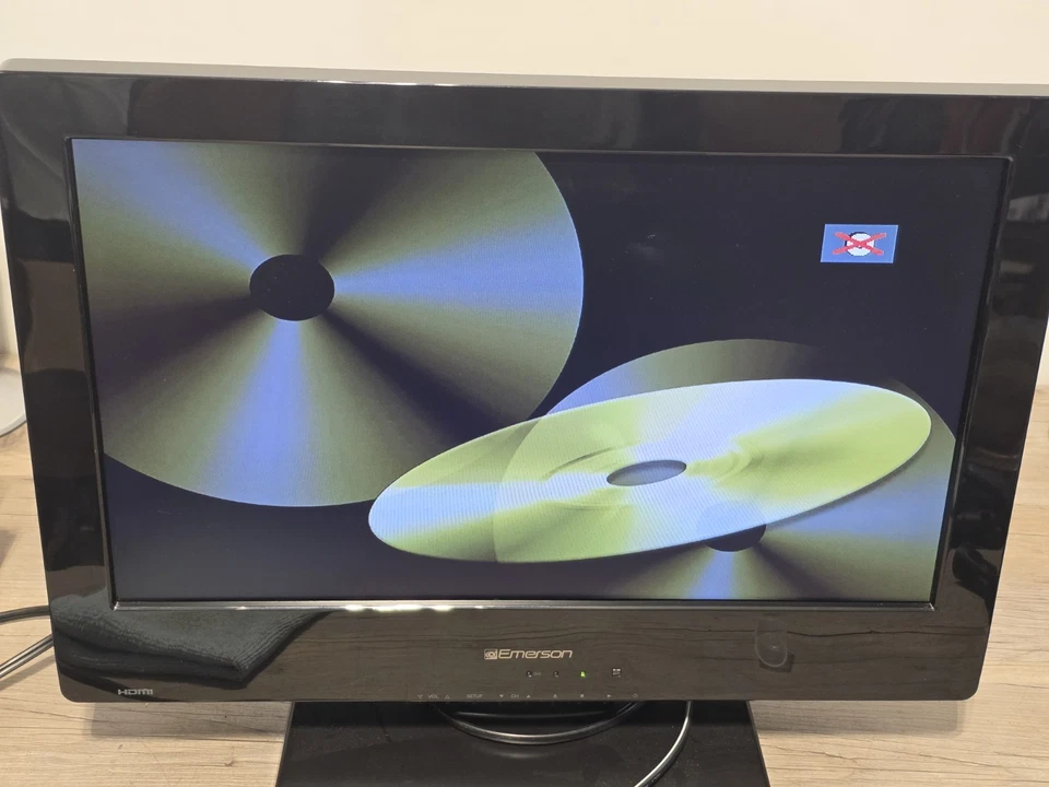 Emerson LD190EM2 19" LCD HDTV DVD Player Combo 720p 60HZ HDMI w/Stand NO REMOTE - Image 4 of 4