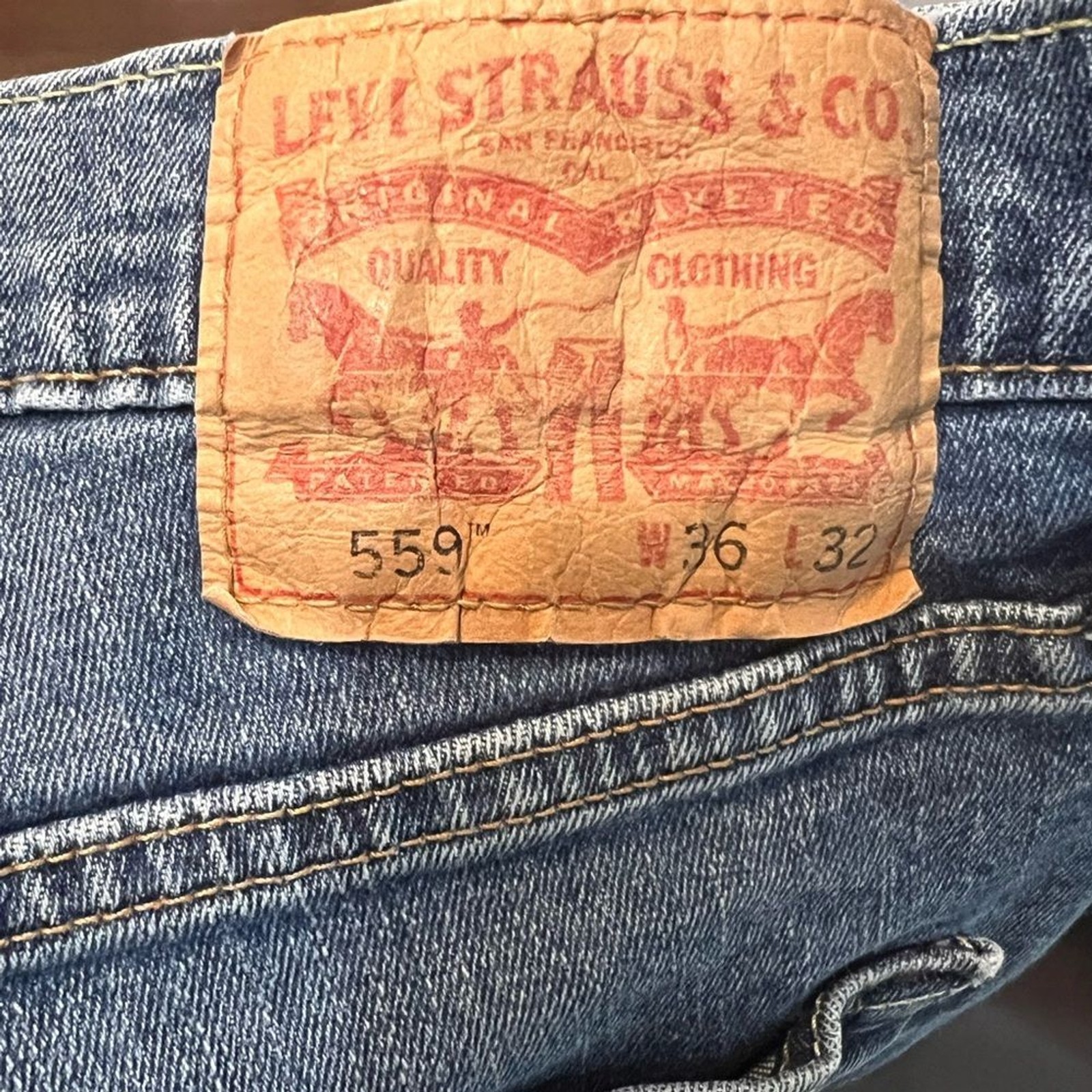 Levi's 559 Men's Relaxed Straight Fit Jeans Size 36x32 Medium Wash Whiskering thumbnail 9