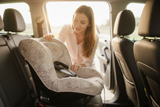 Dooky - Sitzbezug für Kindersitz Leaves Beige - Sitzschale, Auto Sitzschutz Kind