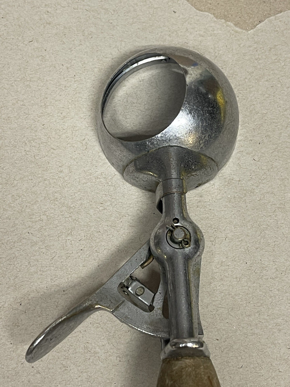 Hamilton Beach No.31 Disher Ice Cream Scoop Wood Handle Pat 1862527 NO PAK vtg