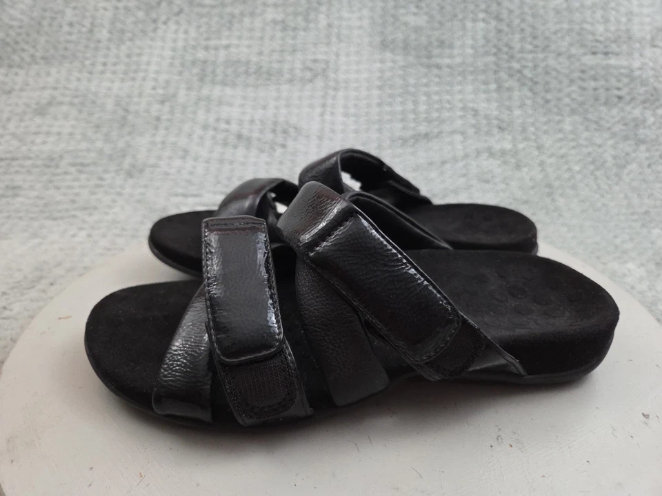Sandalias Vionic con correa hinchada para mujer talla 7 charol negro sin cordones Foto 2 de 4