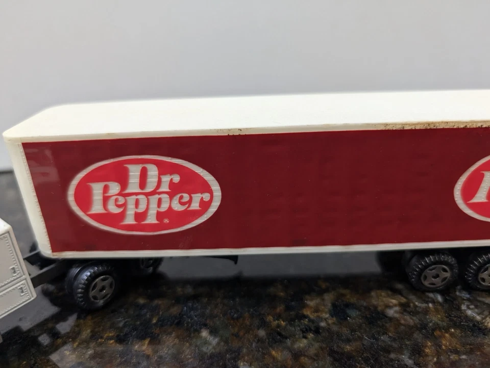 ERTL Trucks of the World IH 4300 Eagle with Dr Pepper Van 1/64 1970's - Image 4 of 4