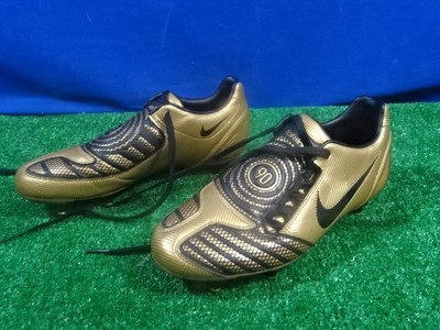 total 90 nike dorados