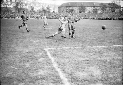 Photo Historique Vintage Football Suisse - Grasshopper Club Zurich Vs FC Basel - Années 1940