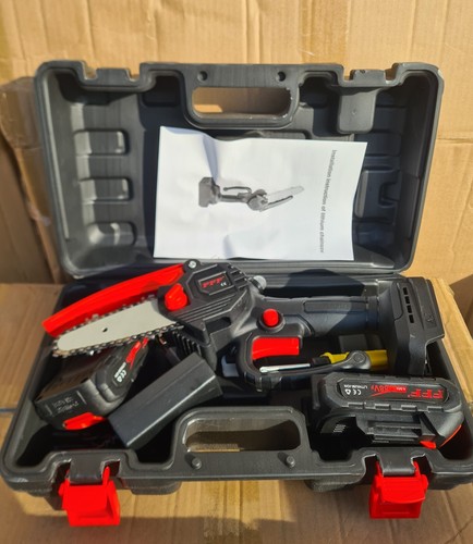 MINI MOTOSEGA A 2 BATTERIA 88V 4POLLICI LUBRIFICATA OLIO ELETTROSEGA TAGLIARAMI - Foto 3 di 3