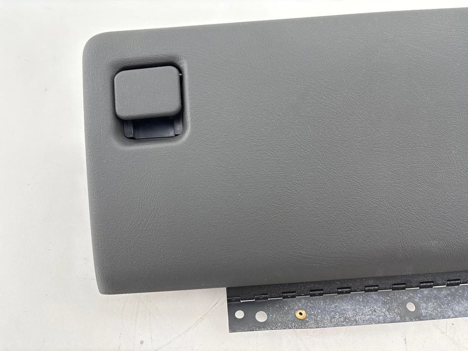 Porta caixa de luvas 2003-2007 Chevrolet Silverado 1500 painel fabricante de equipamento original - Imagem 2 de 4