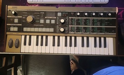 Korg microKORG 37-Key Keyboard Synthesizer Vocoder Arpeggiator Digital