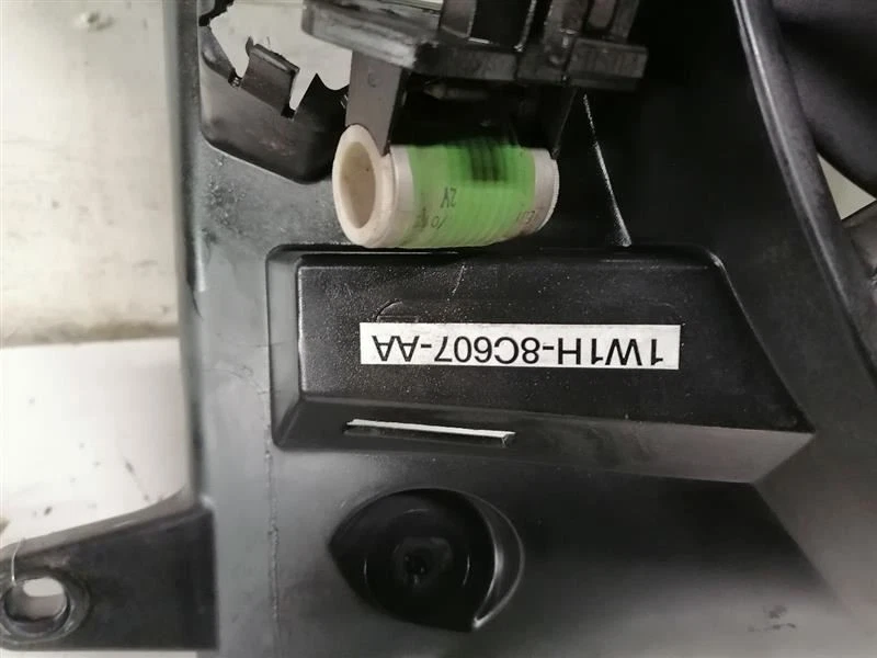 Вентилятор двигателя радиатора в сборе подходит для 01-02 CROWN VICTORIA 896775 - Изображение 3 из 4