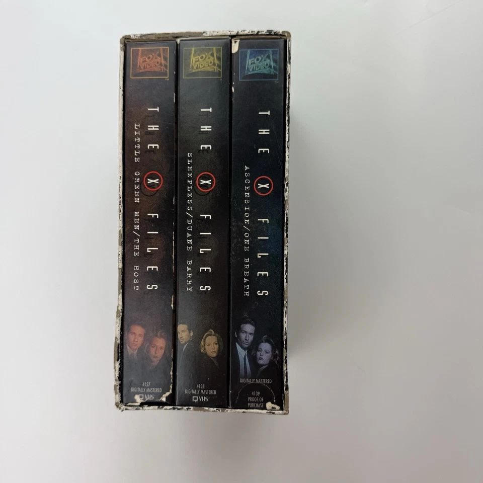 The X Files Box Set 3 VHS Tapes 1997 6 Episodes Season 2 - Image 2 of 4