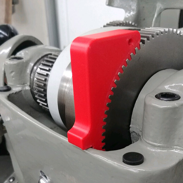 Lathe spindle locks