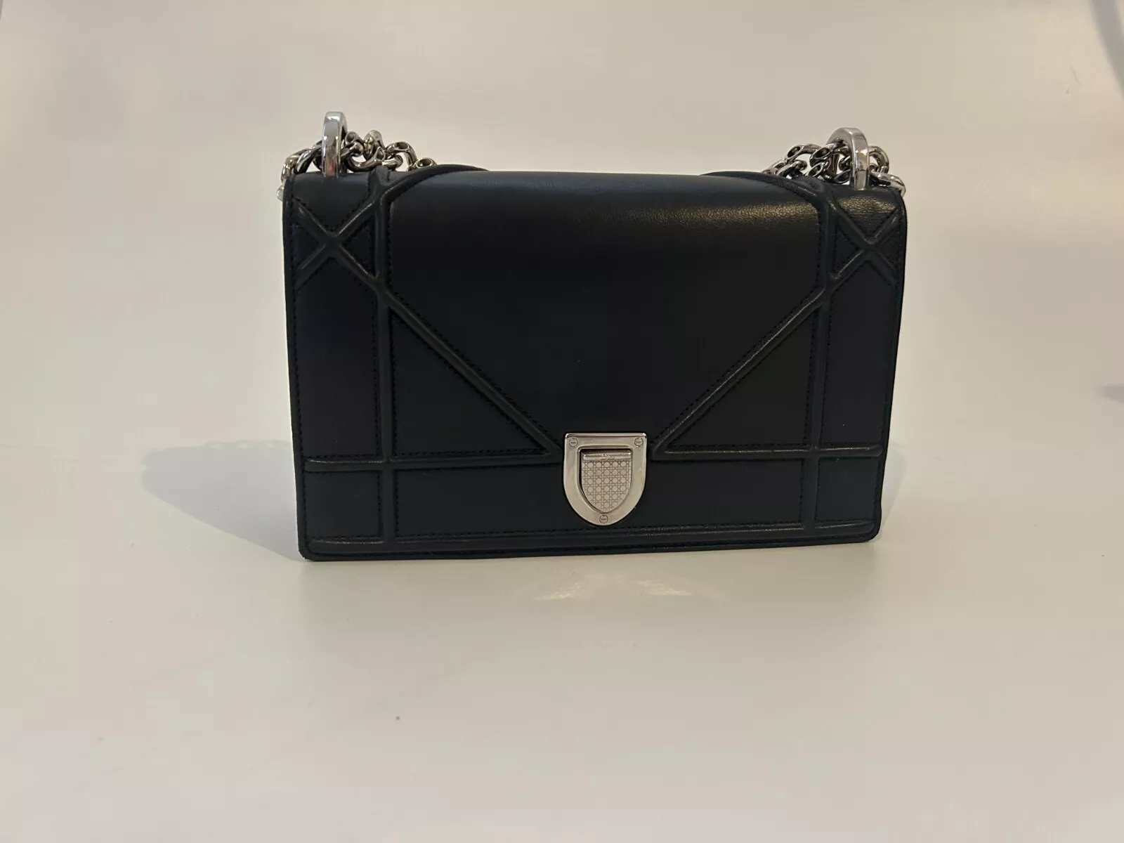 Sac bandoulière à rabat diorama moyen cuir noir Dior