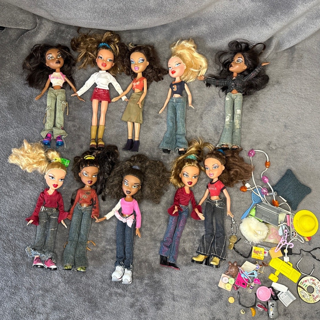 Bratz Doll Lot of 10 Vintage 2001 Clothes Shoes and Accessor