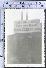 Letrero instantáneo foto BW militar de la Segunda Guerra Mundial entrando en Alemania ESTÉ EN GUARDIA