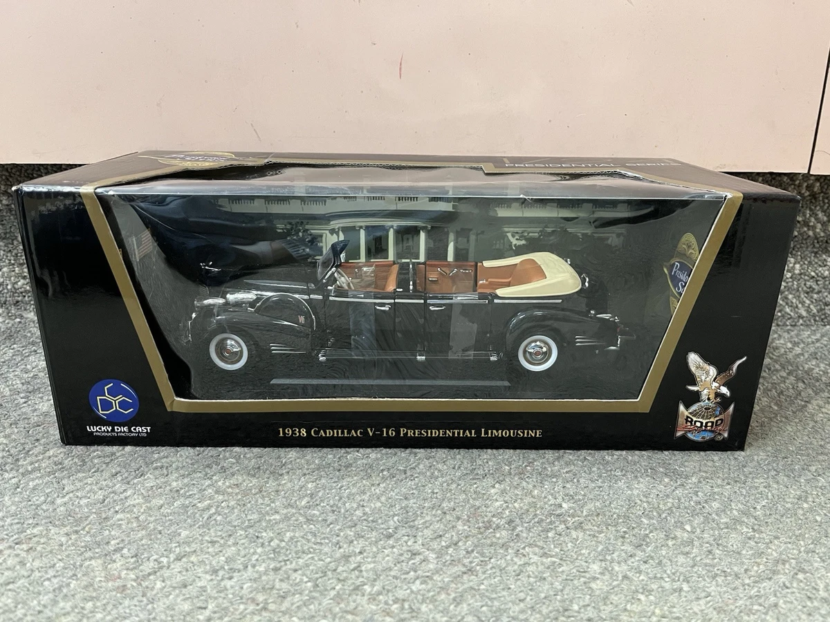 Modellino 1956 Cadillac Presidential Parade Scala 1:24 - Road Signature 24038 - Foto 4