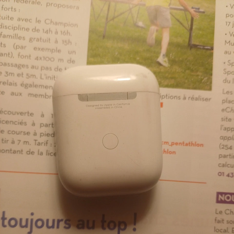 Apple AirPods (2nd generation), photo 1 sur 3
