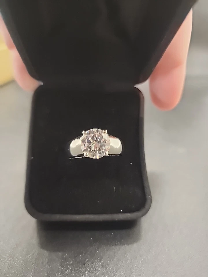 ANILLO CHARLES WINSTON BELLA LUCE 4,29 CTW CIRCONITA RODIO SOBRE ESTERLINA TALLA 8 Foto 2 de 4