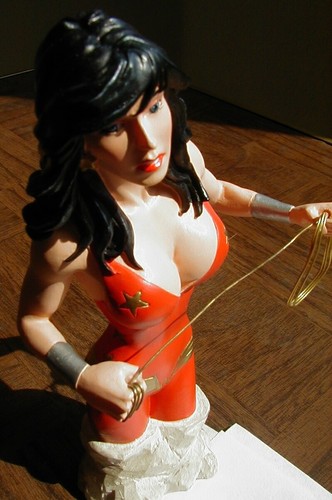 Women of the DC Universe Donna Troy Wonder Girl Bust #4249 - Picture 4 of 12