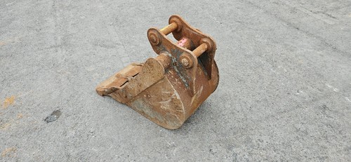 450mm Digging Bucket w/ 45mm Pins - Used - Price £230.00 + VAT @ 20% - B927 - Picture 2 of 8