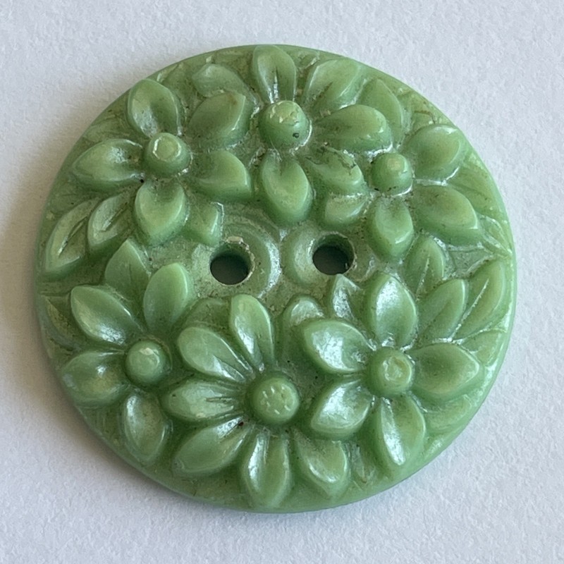 Vintage Plastic Flower Green 3-D Realistic 2 Hole