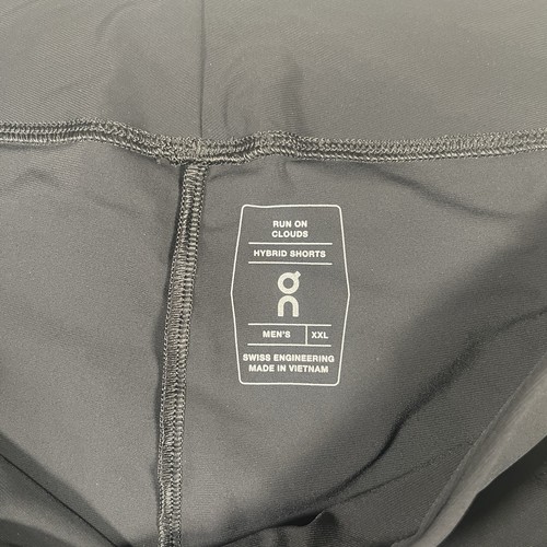 ON CLOUD XXL Men Hybrid Short Pockets Running Active Black Swiss Engineer - Picture 3 of 8