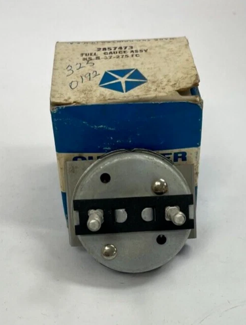 Cuadro de instrumentos Plymouth Valiant 1968-1969 medidor de combustible NOS 2857473. Foto 2 de 4