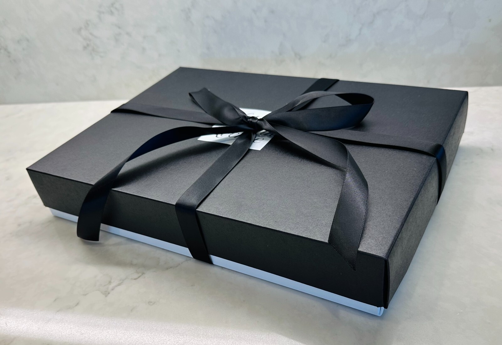 New Saks Fifth Avenue Large15x11 Gift Box+Greeting Card+Ribbon+Tissue Paper  Wrap | Ebay