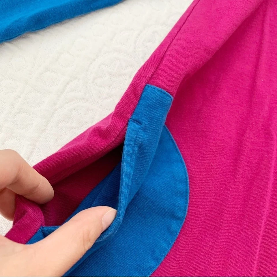 Hanna Andersson 色块口袋秋千连衣裙,洋红色/蓝色 (130 厘米 / 8) — 第 2/4 张图片