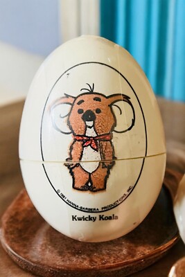 1981 Hanna Barbera Kwicky Koala Cartoon Vending Machine Egg With Prize