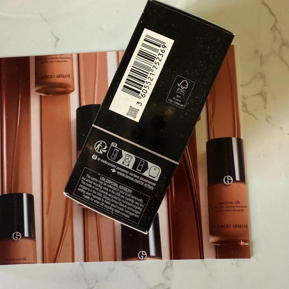Giorgio Armani Luminous Silk Perfect Glow Flawless Foundation 3.5 Olive 30ml - Image 2 of 3
