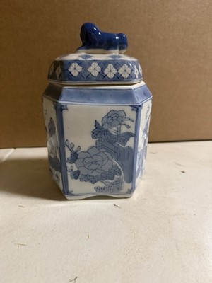 Chinese Blue and White Porcelain Jar w/ Lid, Foo Dog Chinoiserie Tea  Ginger Jar