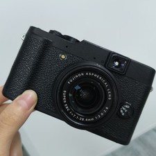FUJIFILM X10 Black 12MP Compact 4x Zoom F2.0-2.8  Digital Camera Fully Tested