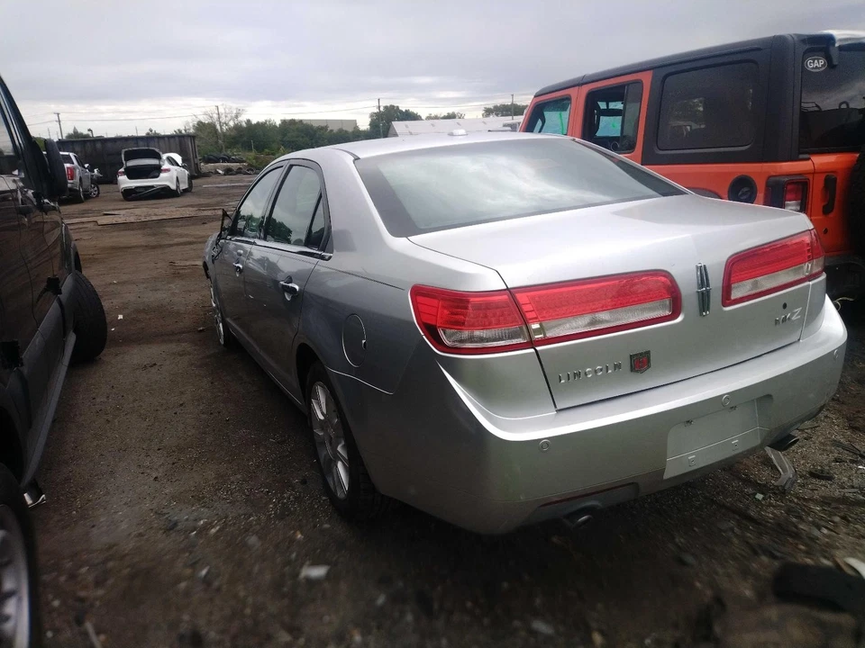 Lincoln MKZ 2012 puerta delantera derecha plateada - usado, 116 k millas, calidad OEM Foto 3 de 4