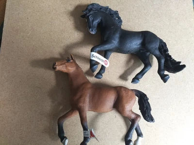 SCHLEICH 2 CHEVAUX H 12 CM LONGEUR 14CM - Photo 1/4