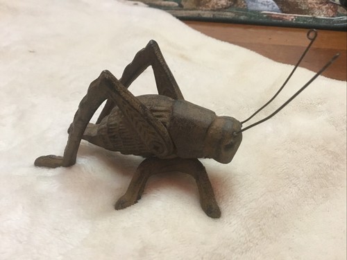 Sehr realistische Vintage Gusseisen Heuschrecke - 5" lang - Bild 1 von 6