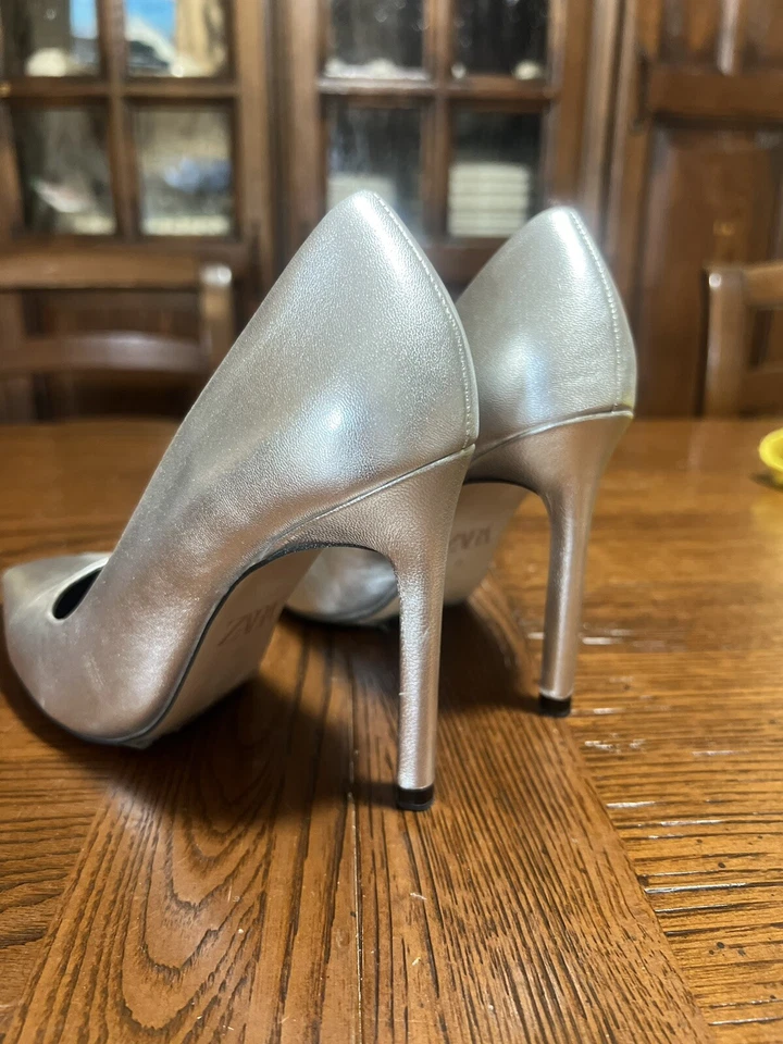 Zara Décolleté col. Argento Tg 35, Tacco 10 - Immagine 2 di 4