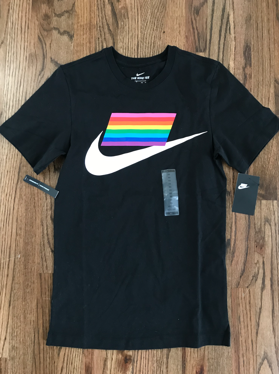 58 Nike Sportswear NSW 'BE TRUE' Rainbow Pride T-Shirt Black