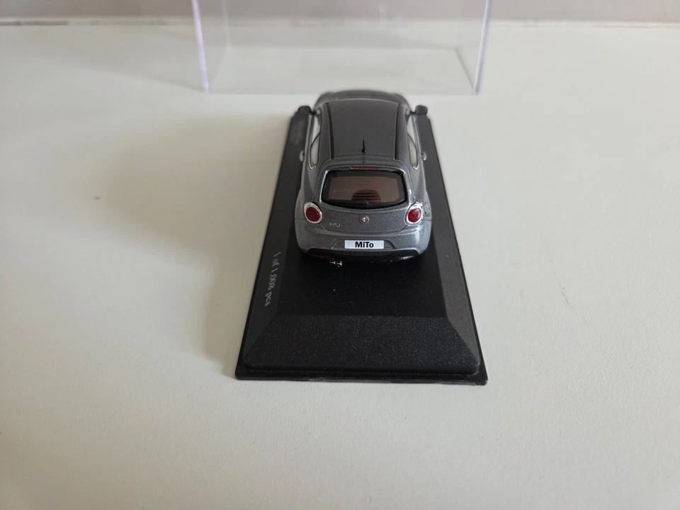 Minichamps 1/43 Alfa Romeo MiTo - Gris metálico - 2009 - 400120801 - Imagen 4 de 4