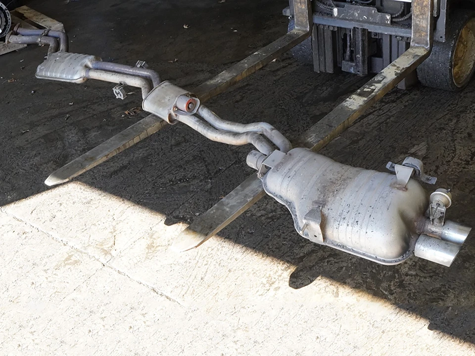 01-06 BMW 330Ci E46 Convertible Exhaust Muffler Silencer Resonator 7502553 OEM - Image 3 of 4