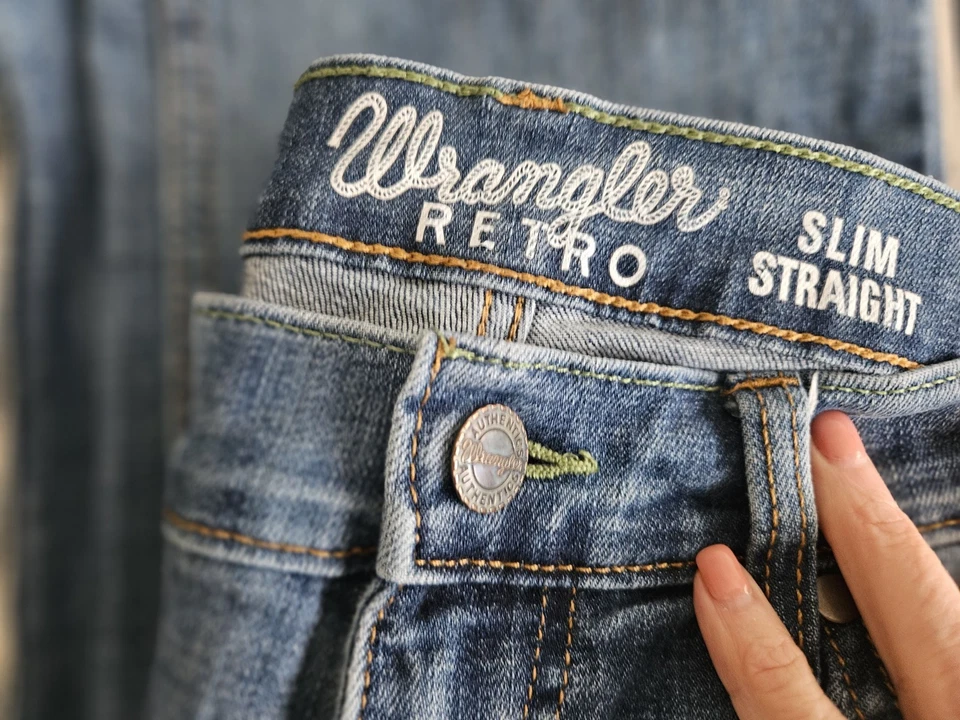 Pantalones de mezclilla Wrangler retro ajustados calce recto para hombre 30X32 Foto 3 de 4