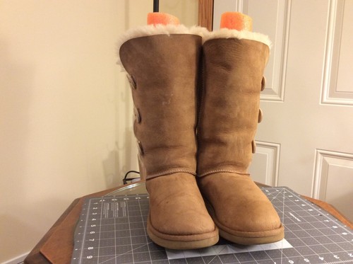 UGG Australia Bailey Button Triplet Boots 1873 Chestnut Women's US Size 8 - Picture 5 of 10