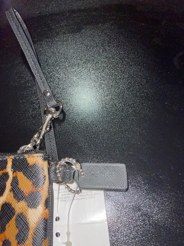 Vintage Brand New Coach cheetah/ leopard wristlet - Picture 4 of 9