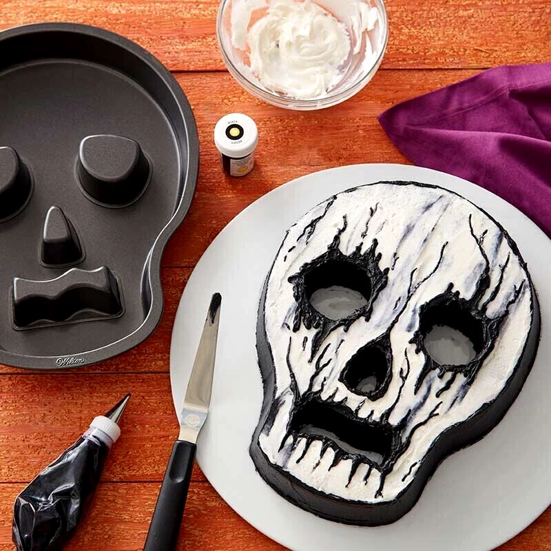 Wilton halloween top cake pans