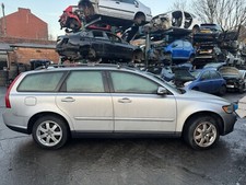VOLVO V50 ESTATE MK1 2008 2.0D D4204T WHEEL NUT ONLY. BREAKING FULL CAR 6 SPEED