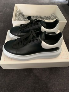 alexander mcqueen trainers black and white