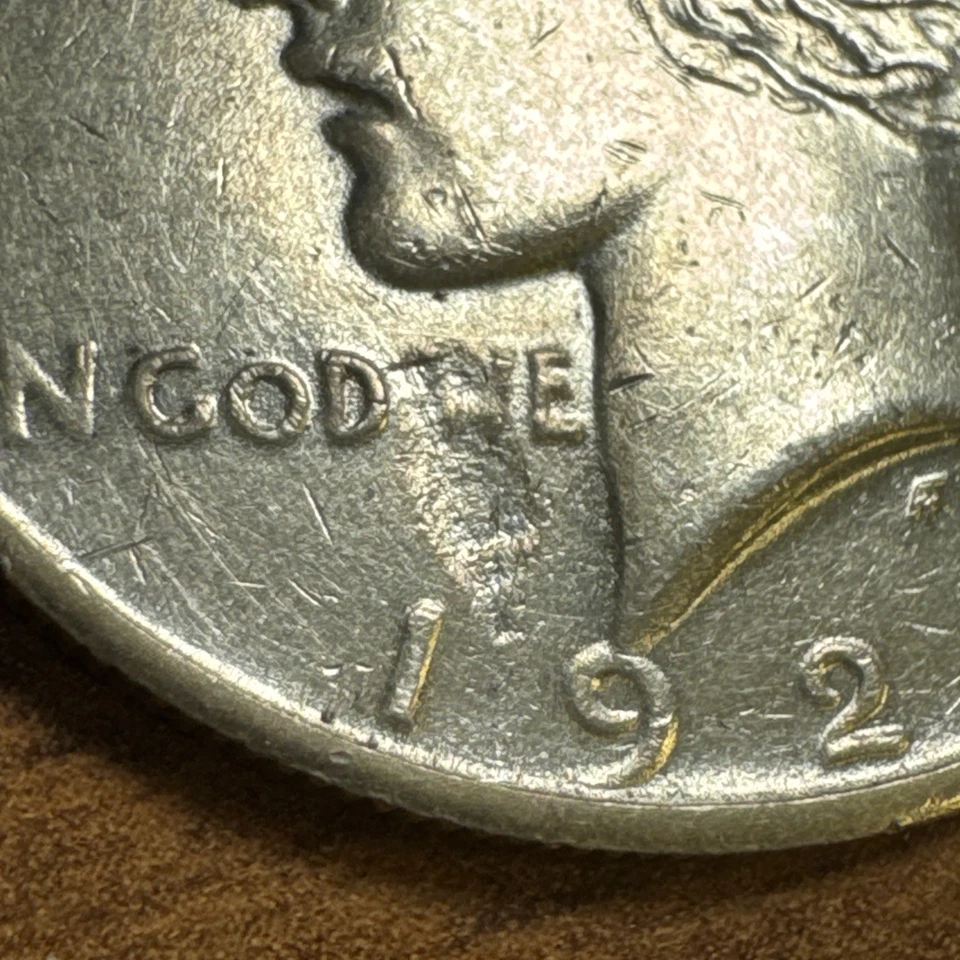 Dólar de plata de la paz de $1 de 1926 detalles como nuevos - ERROR limpiado golpeado a través del anverso Foto 3 de 4