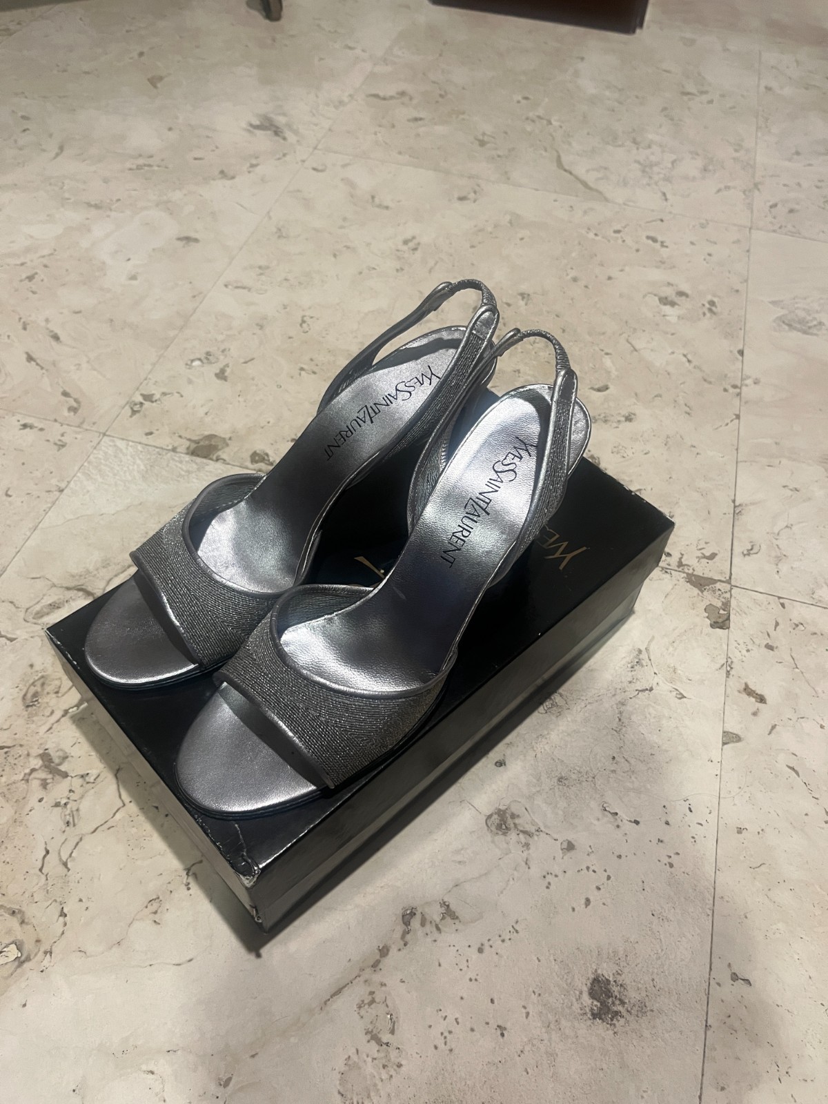 Scarpe da donna Yves Saint Laurent Giselle argento con tacco a spillo taglia 9