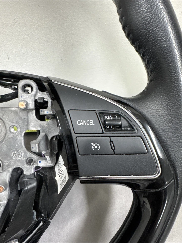 Volante MITSUBISHI ECLIPSE CROSS 2022-2024 CUERO CON CRUCERO ADAPTATIVO Foto 3 de 4