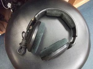 Sennheiser - HD 560S Wired Over-the-Ear Audiophile Headphones - Black