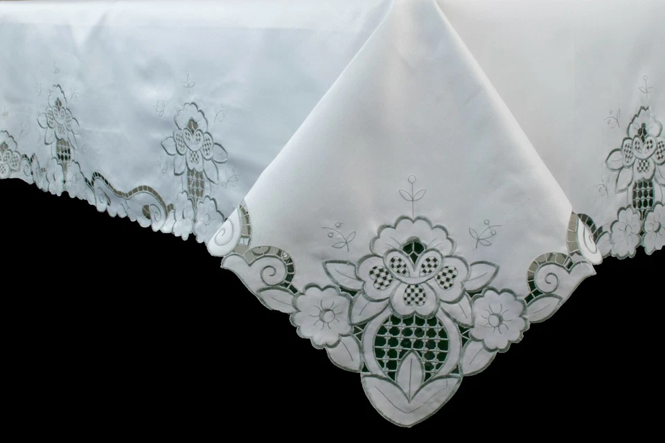 Ivory 54x72'' Cutworks Gray Embroidered Polyester Embroidery Tablecloth Napkins - Image 2 of 4