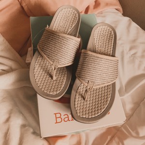 bare traps dasie wedge sandal